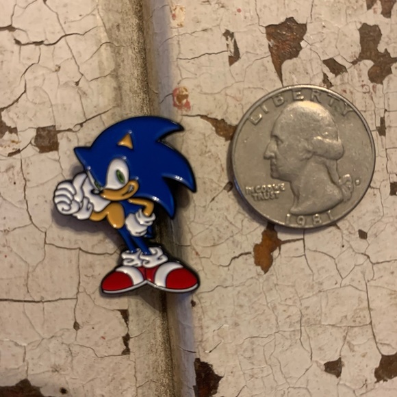 Brand new Sonic the Hedgehog inspired enamel pin - Picture 2 of 3